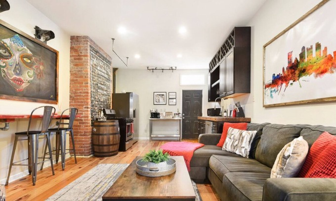 East Allegheny Maison | Park Free★Amazing Space★Professionally Cleaned!