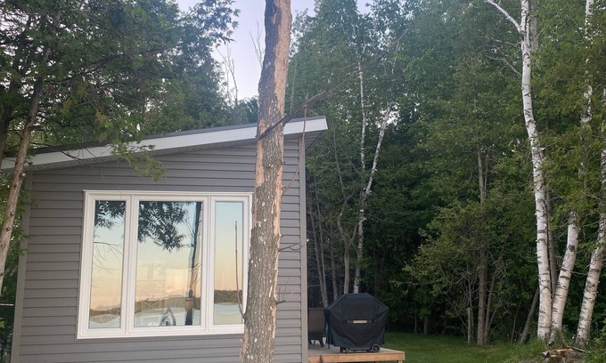 South Bruce Peninsula Maison | Park Model on Waterfront Site at Campground