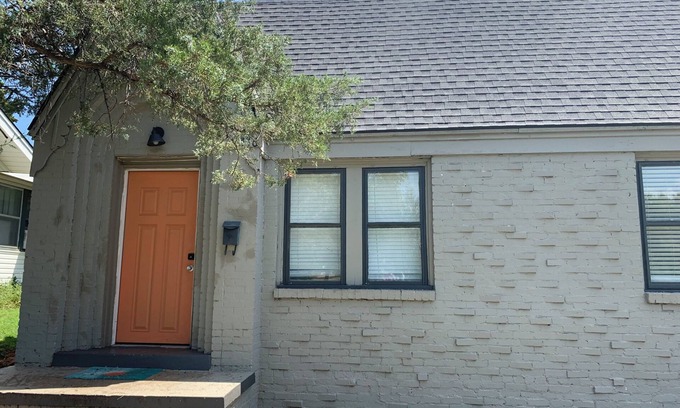 Central Oklahoma City Maison | Park Place, across from park, pet friendly