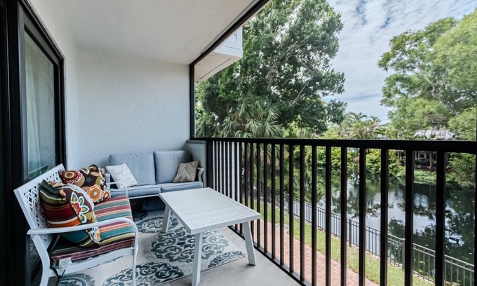 Park Shore Copropriété | Park Shore Resort-newly renovated 2nd flr-master suite w/direct lanai access-incredible water views