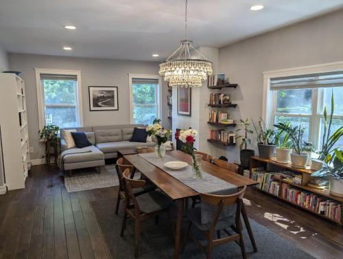 Jamaica Plain Maison | Park-Side Home in Jamaica Plain