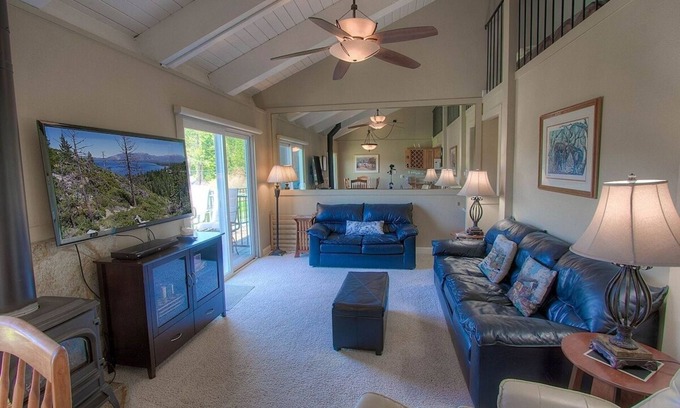Lake Forest Copropriété | Park View Paradise 3 Bedroom Condo by RedAwning