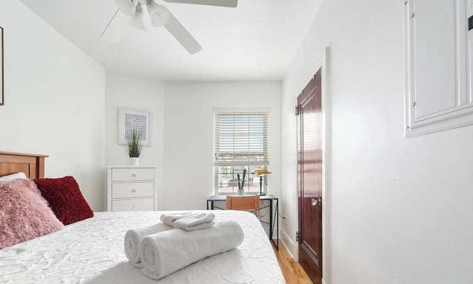 Bloomfield Appartement | ♥Parking~5★Location♛Queen Bed♥West Penn♥10min DT★