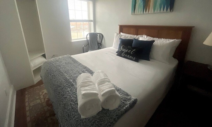 Bloomfield Appartement | ~Parking~ Elevator ~West Penn~ Centrally Located