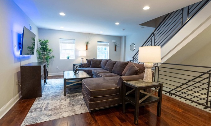 Fitler Square Maison | Stylish 3BR w Pool Table & Garage