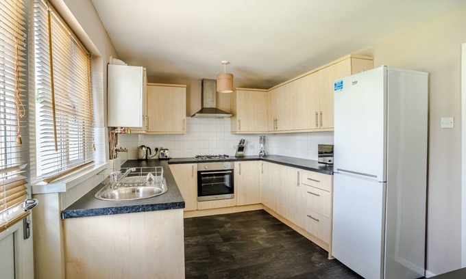 Pontlliw and Tircoed Maison | Parking, Smart TV in Each Room!