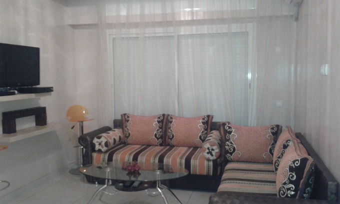 Casablanca City Center Appartement | Parking soussol, wifi, air conditionné Ch / Fr, très calme, supérette BIM en bas