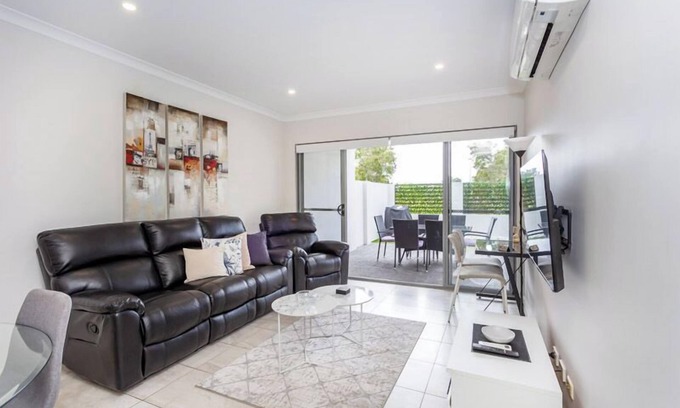 Mirrabooka Appartement | Perfect for families across the road from park. Free WIFI and parking