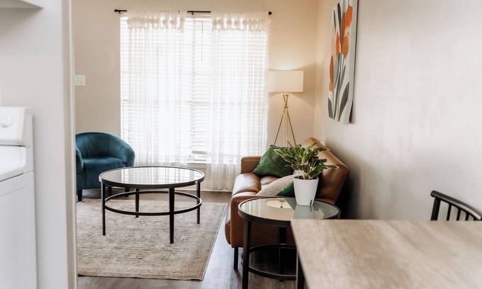 East Memphis Maison | Parkside | Comfy King Beds Near Broad Ave & Overton Park