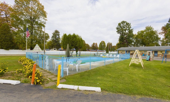 Conneaut Lakeshore Hôtel | Parkside Motel By OYO Meadville Conneaut Lake