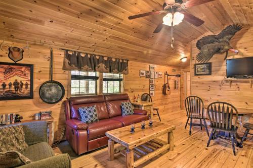 St George Maison | Parsons Semper Fi Cabin with Fire Pit!