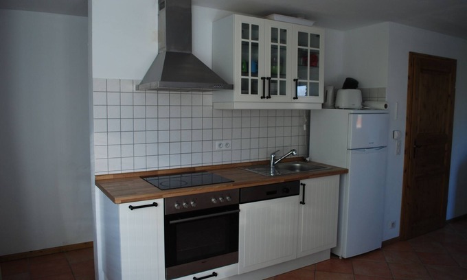 Moresnet-Chapelle Appartement | Partie d'un vieux manoir avec un grand étang de baignade à la frontière triangle B, NL, D
