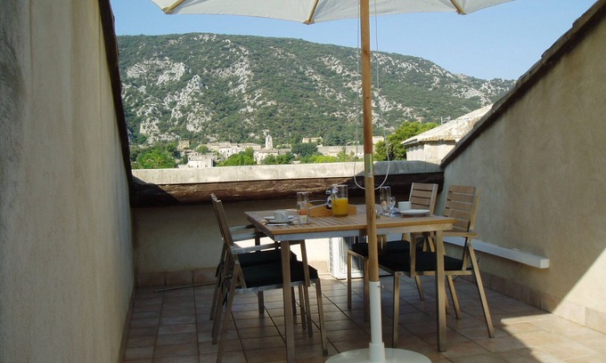 Maubec Appartement | Part of Résidence Lou Boulidou, former vineyard, now unique vacation rentals.