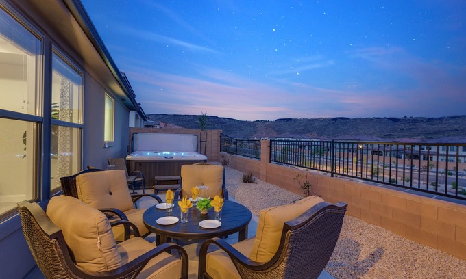 Washington Maison | Paseos 1146| Private Hot Tub, Pickleball Court, Access to Community Pool