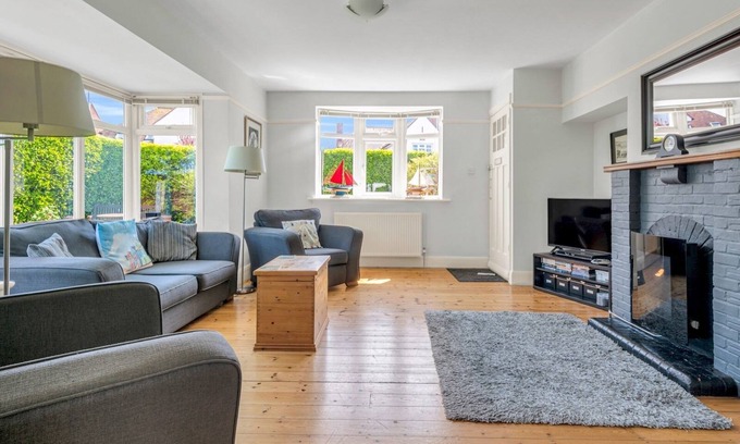 Birchington Maison | Pass the Keys | Little Haven, A stunning Bungalow in Minnis Bay