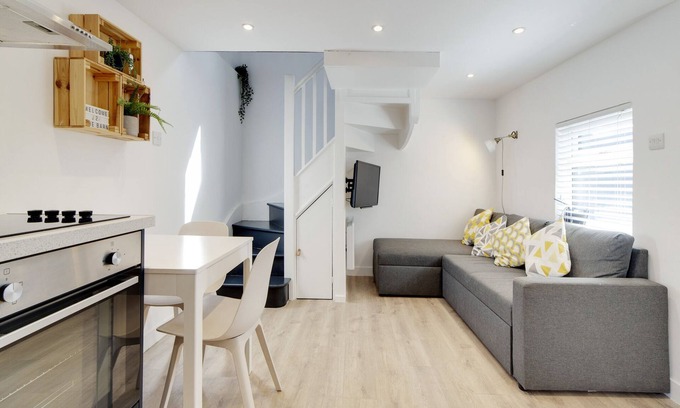 Histon Maison | Pass the Keys | 19th Century Barn with Free Parking