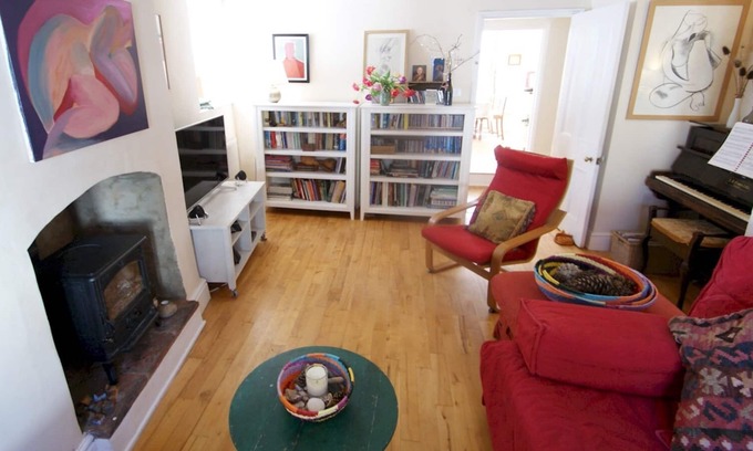 Bradninch Maison | Pass the Keys | Arts and Crafts style cottage in beautiful village