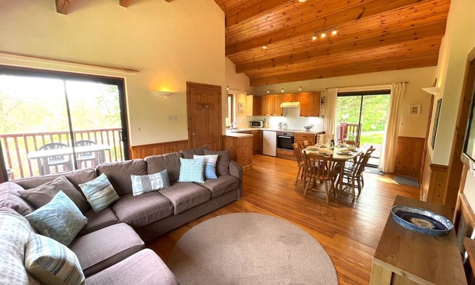 Sandyhills Maison | Pass the Keys | Beautiful 3BR Lodge - Stunning Beach and Golf Location