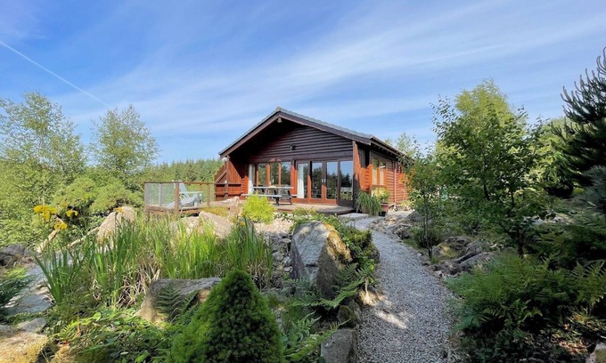 Rockcliffe Maison | Pass the Keys | Beautiful 2BR Beach Lodge Set In Stunning Gardens