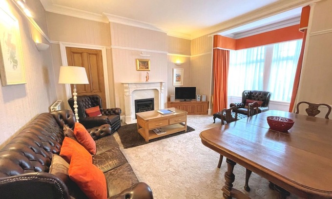 Dumfries Maison | Pass the Keys | Beautiful Period Property in Central Location