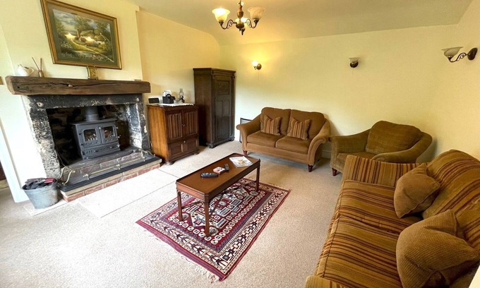 Sanquhar Maison | Pass the Keys | Beautiful Scottish Cottage in Outstanding Location