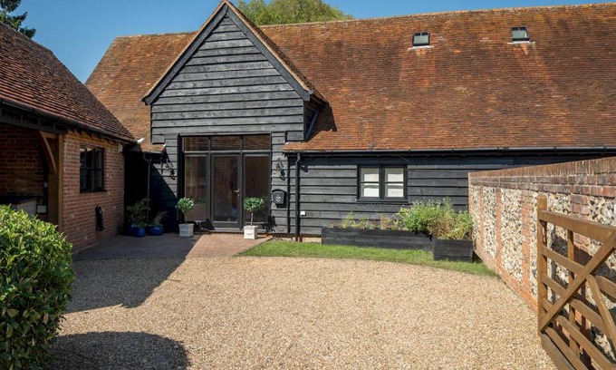 Lacey Green Maison | Pass the Keys Bradenham Barn in The Chiltern Hills