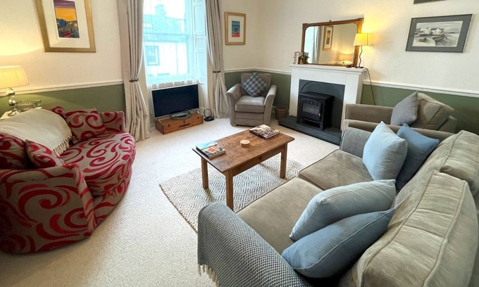 Kirkcudbright Maison | Pass the Keys | Charming 3BR Flat in Beautiful Kirkcudbright