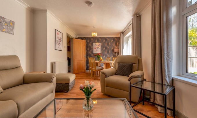 Telford Maison | Pass the Keys | Charming Home + Garden | Family-Friendly Telford