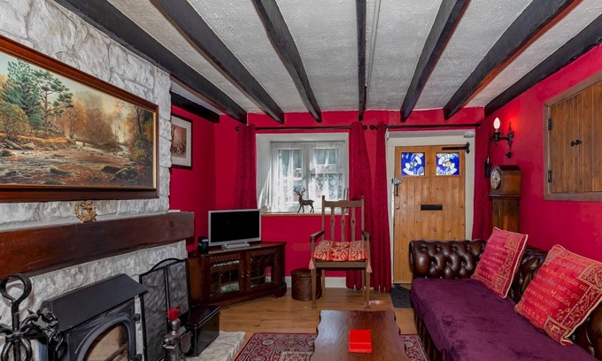 Puriton Maison | Pass the Keys | Cosy Cottage with Fireplace