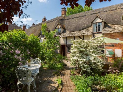 Mickleton Maison | Pass the Keys Dara Cottage 16th Century Thatched Cottage