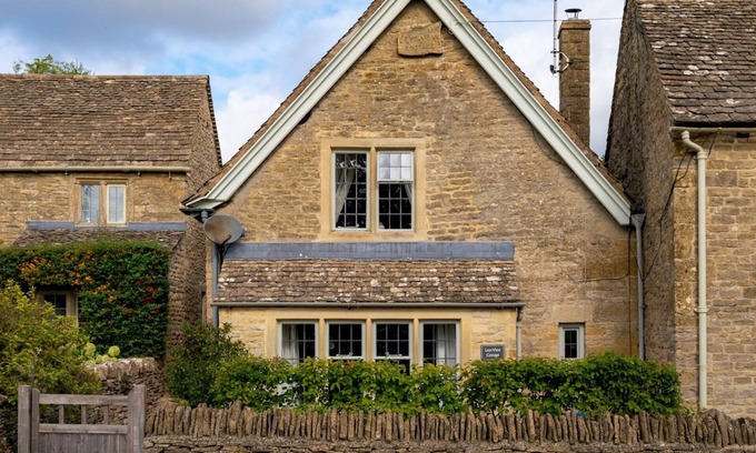 Longborough Maison | Pass the Keys | Delightful 4 bedroom Cotswold character cottage