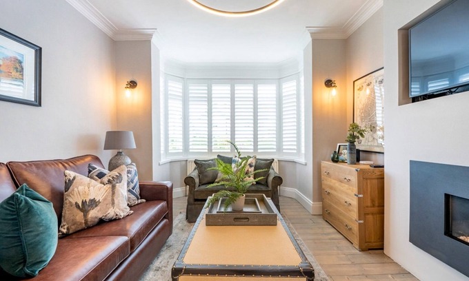 Belfast Maison | Pass the Keys | Exceptional Villa on Charming Tree-Lined Avenue