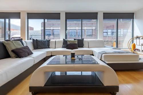 Birmingham City Centre Cabine | Pass the Keys Executive Penthouse 2 Bed Jewellery Quarter