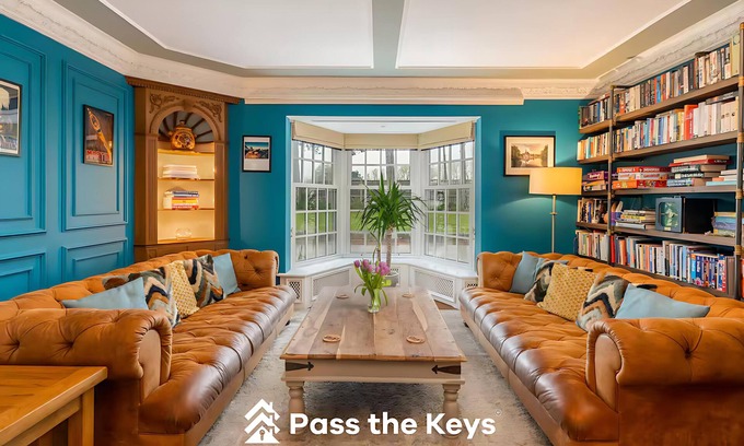 Steventon Maison | Pass the Keys | Family Friendly Country House with Indoor Pool