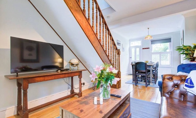 Leigh-on-Sea Maison | Pass the Keys | Stunning Cottage in the Heart of Old Leigh
