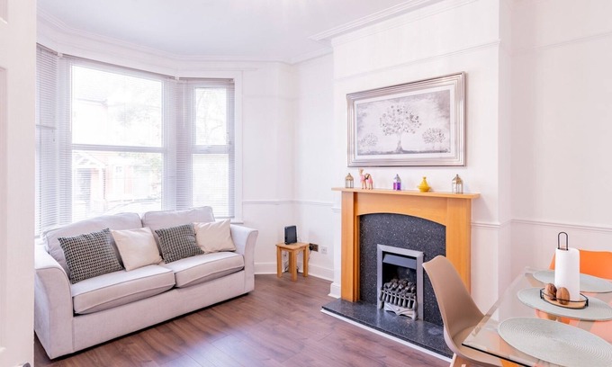 Westcliff-on-Sea Appartement | Pass the Keys | Comfortable Flat with Patio | Sleeps 4