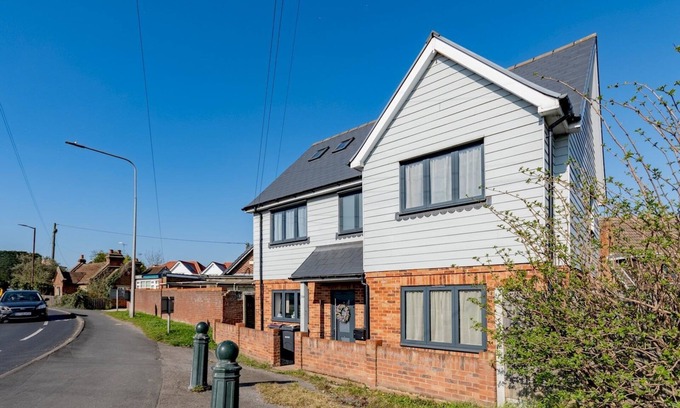 Hawkwell Maison | Pass the Keys | Hawkwell Retreat 5 Bedroom home | Hockley