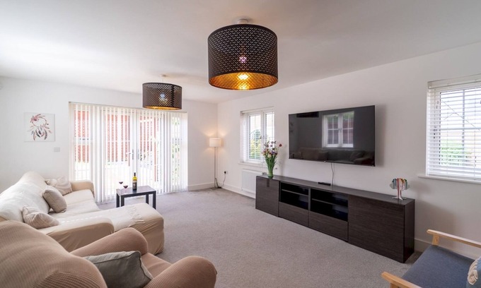 Bicester Maison | Whitelands Way · Large Family Home | 10 mins to Bicester Village| Pass the Keys