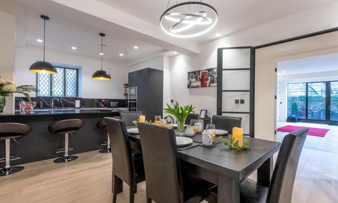 Shrewsbury Appartement | Pass the Keys Modern, luxury living in this historic building
