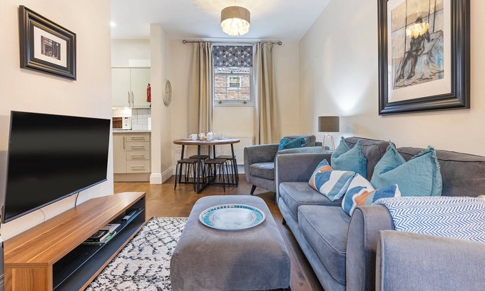 York Maison | Pass the Keys | No. 4 - Oak Tree Cottage