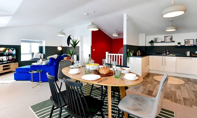 Newport Maison | Pass the Keys | Perfectly located stylish 2 bed home with Parking