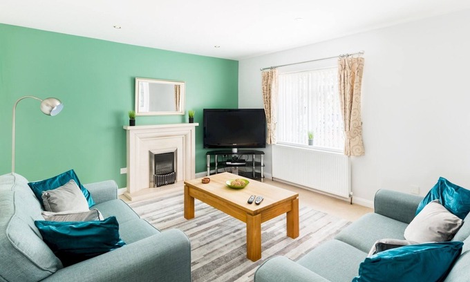 Leamington Spa Maison | Pass the Keys | Self Contained 2 Bed with Parking Leamington Spa