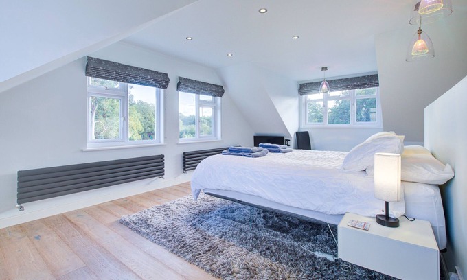 Sandon Maison | Pass the Keys | Spacious House Near Chelmsford
