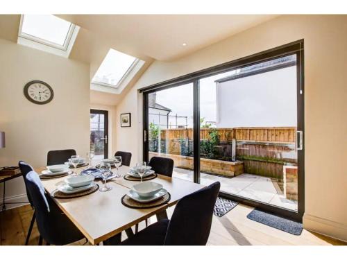 Leigh-on-Sea Maison | Pass the Keys Stunning house in Leigh