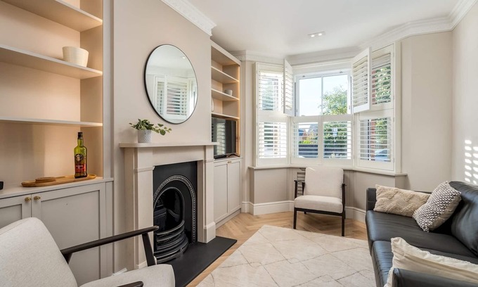 St Albans Maison | Pass the Keys | Stunning 3 Bedroom Townhouse in Central St Albans