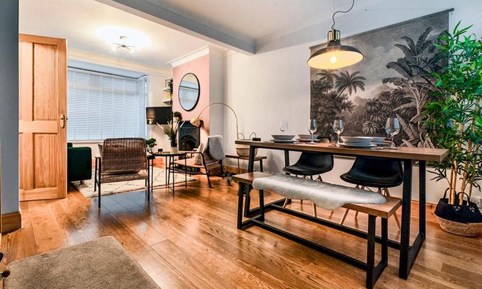 Belfast Maison | Pass the Keys Stunning 2BR Townhouse in Belfasts Best Location