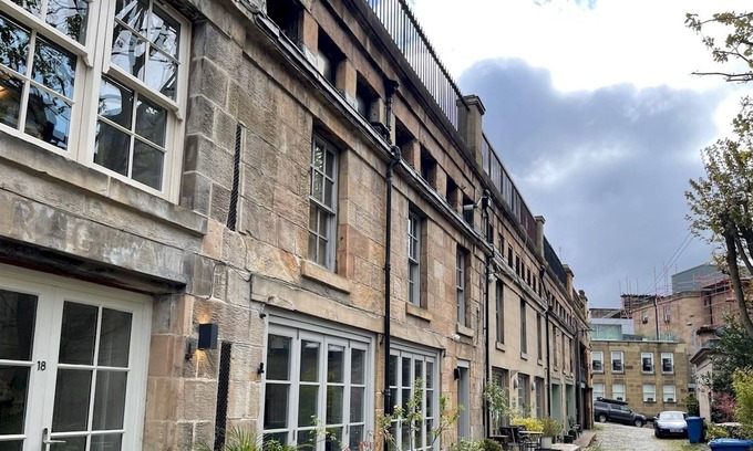Kelvinbridge Maison | Pass the Keys | Stunning West End 1 Bed Mews House with Patio