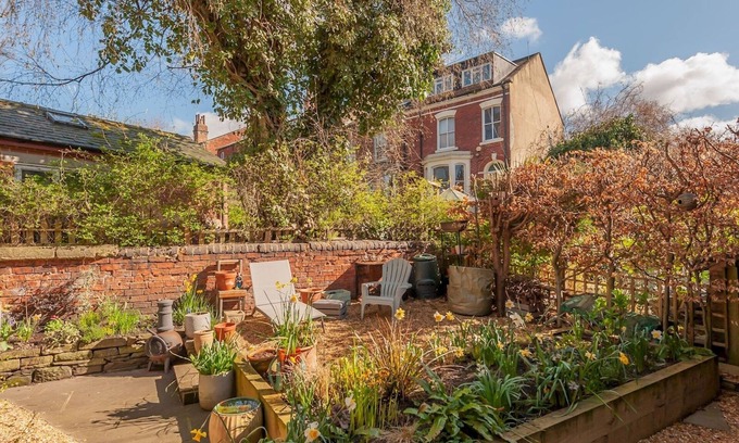 Headingley Maison | Pass the Keys | Wonky Cottage with amazing garden