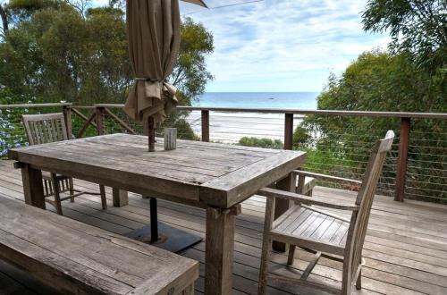 Emu Bay Maison | Passing Winds - Emu Bay