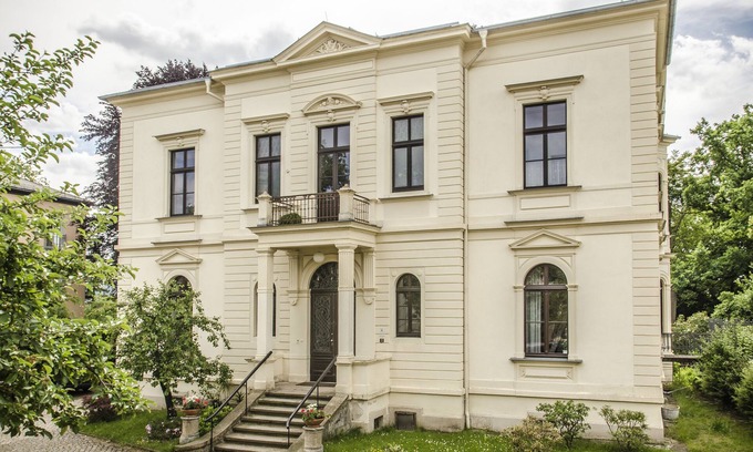 Radeberger Vorstadt Appartement | Passé Elbvilla - à pied ou en vélo dans la nouvelle ville et le centre-ville.